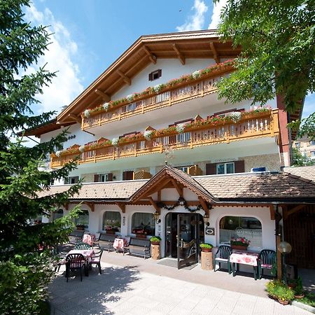 Hotel Cristallo Vigo di Fassa Εξωτερικό φωτογραφία