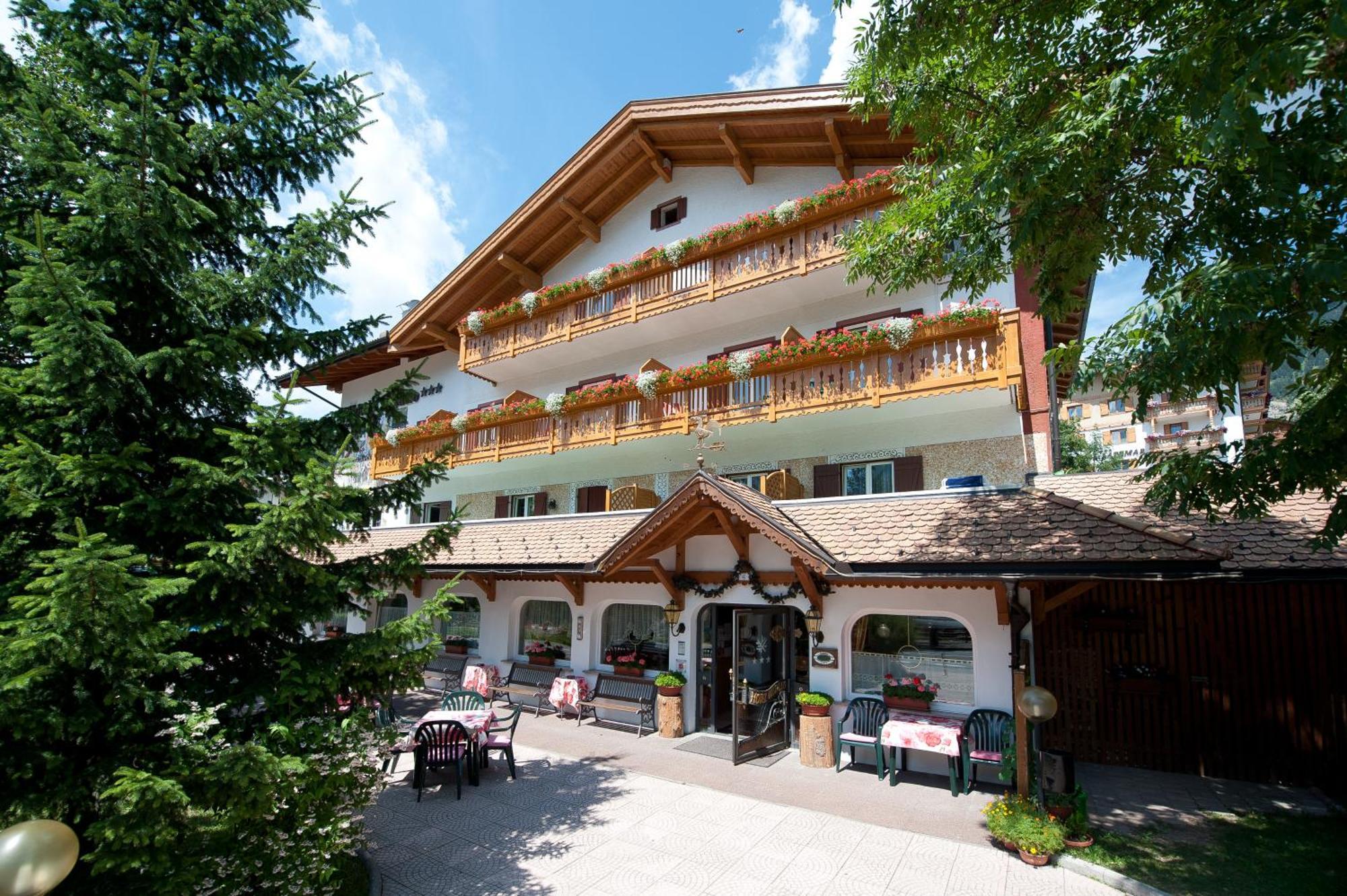 Hotel Cristallo Vigo di Fassa Εξωτερικό φωτογραφία
