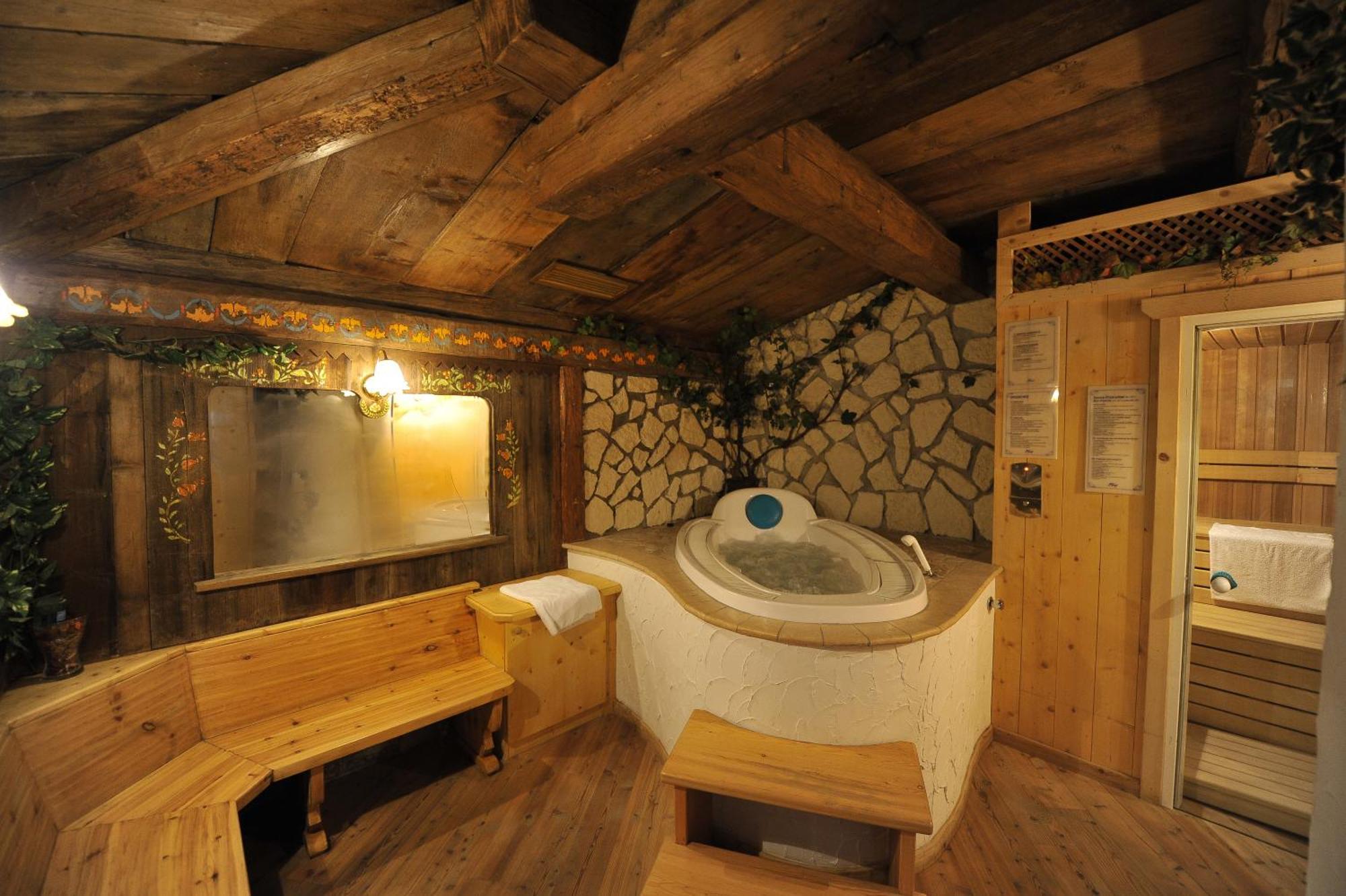 Hotel Cristallo Vigo di Fassa Εξωτερικό φωτογραφία