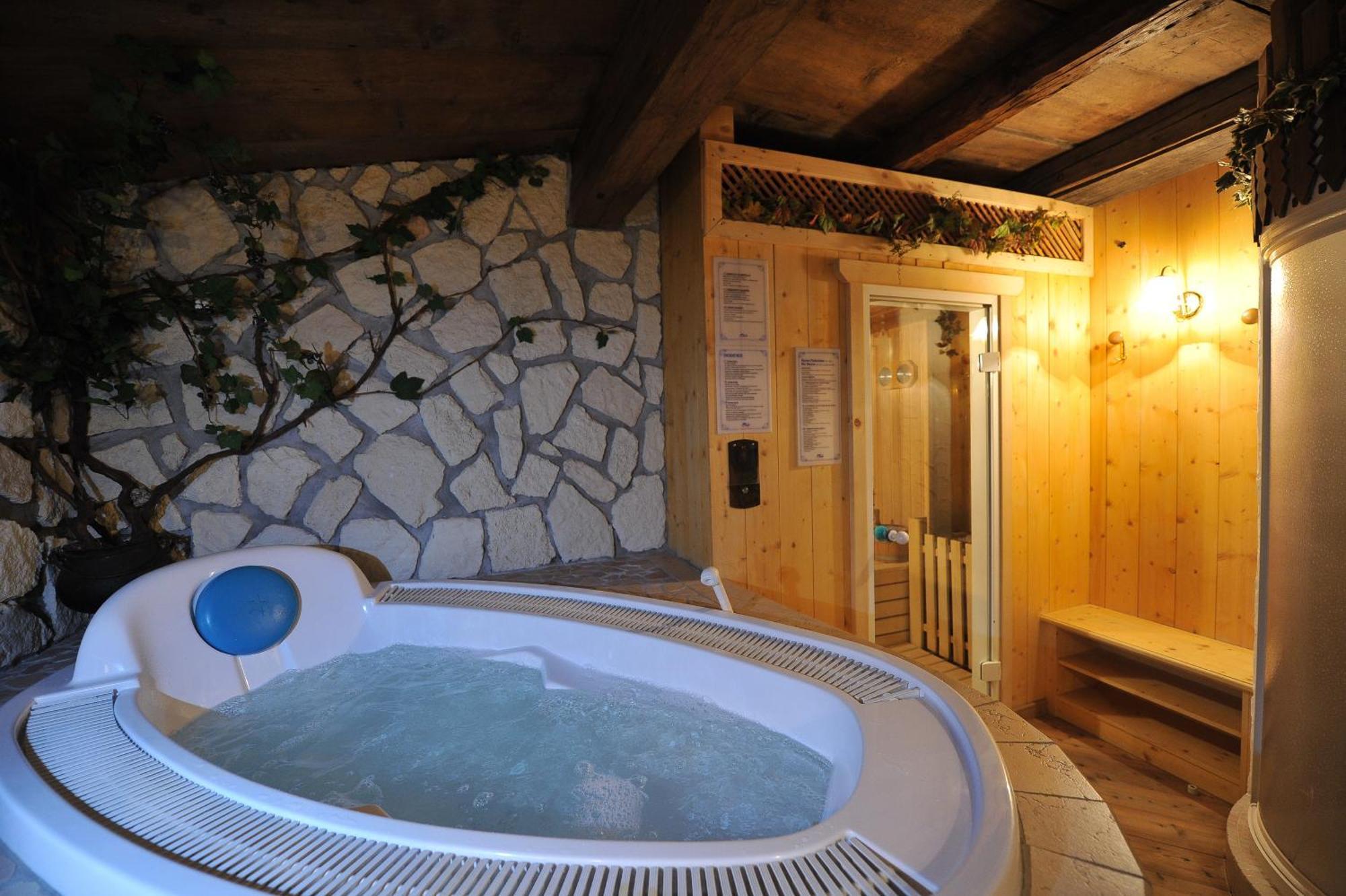 Hotel Cristallo Vigo di Fassa Εξωτερικό φωτογραφία