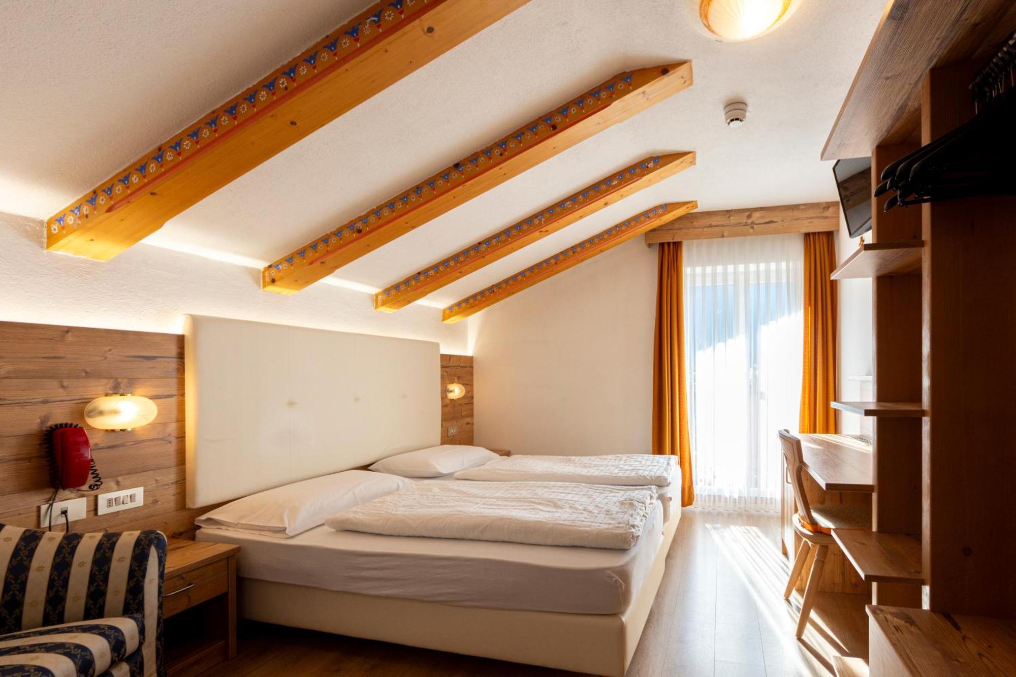 Hotel Cristallo Vigo di Fassa Εξωτερικό φωτογραφία